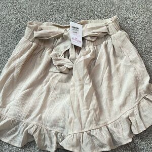 Beige ruffle shorts- brand new! So cute